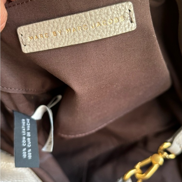 Authentic MARC BY MARC JACOBS cow leather convertible shoulder/satchel/Crosb - Picture 9 of 16